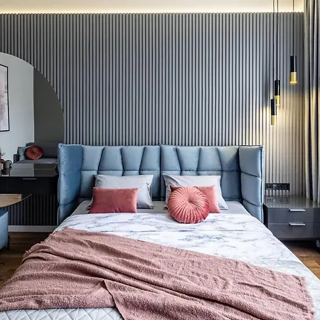 Apartment на куліша 12 *