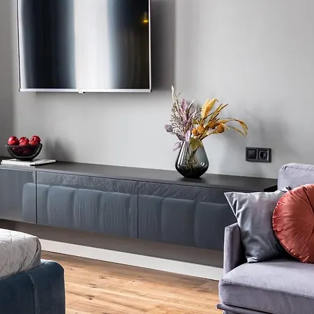 Apartment на куліша 12